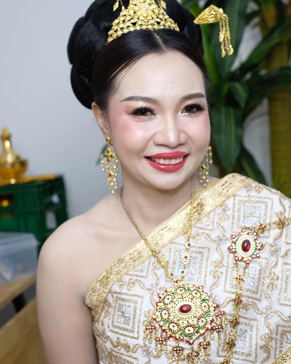 ดูแลคุณย้ง ร่วมขบวนสงกรานต์ ค่ะ