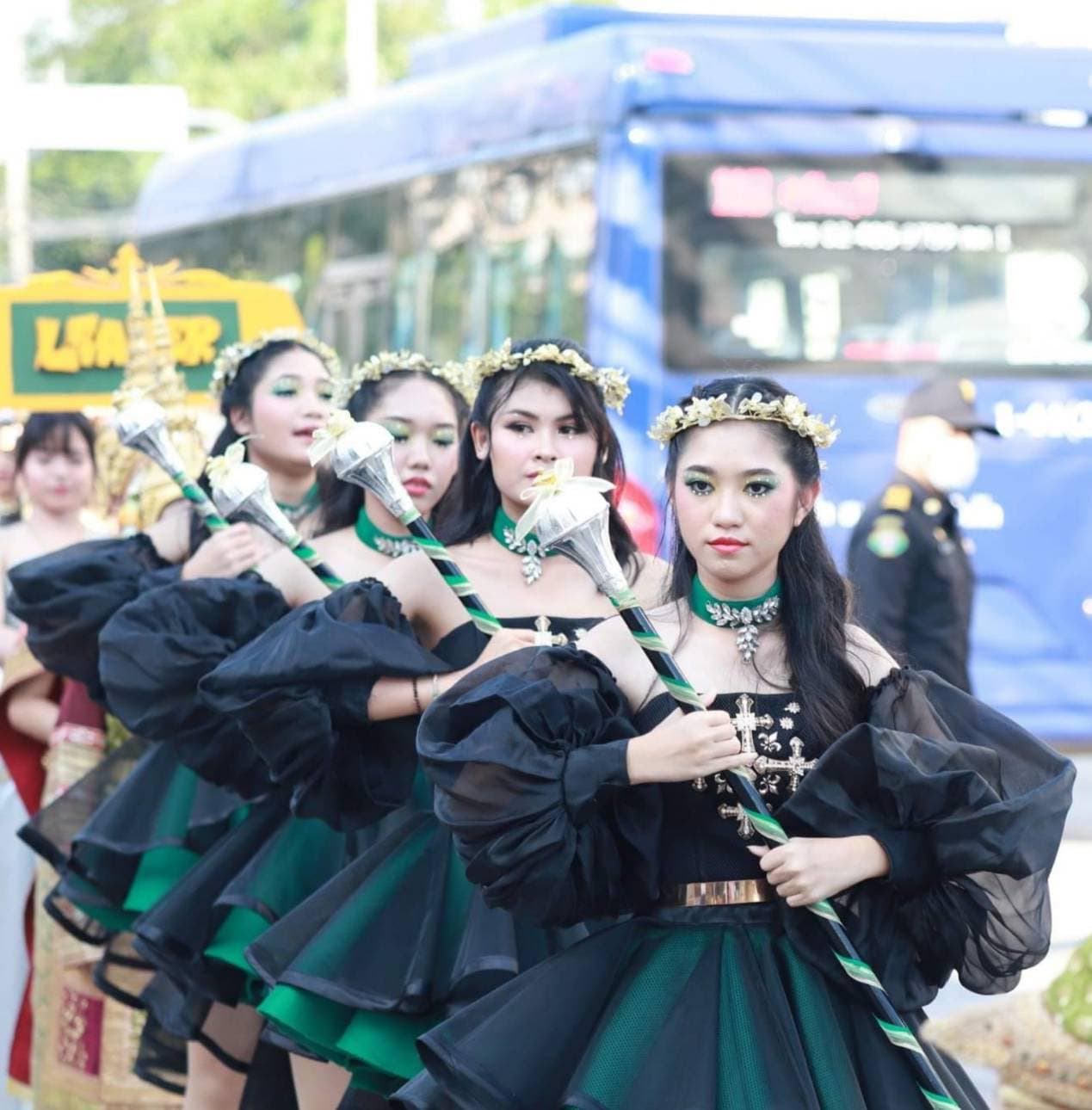 ดรัมเมเยอร์ คณะสีเขียว โรงเรียนสตรีเศรษฐบุตรบำเพ็ญ แต่งหน้าท…