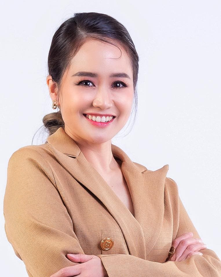 ลุคที่2 กับการถ่ายแบบโปรไฟล์ CEO คุณโมเดิ้น ค่าา