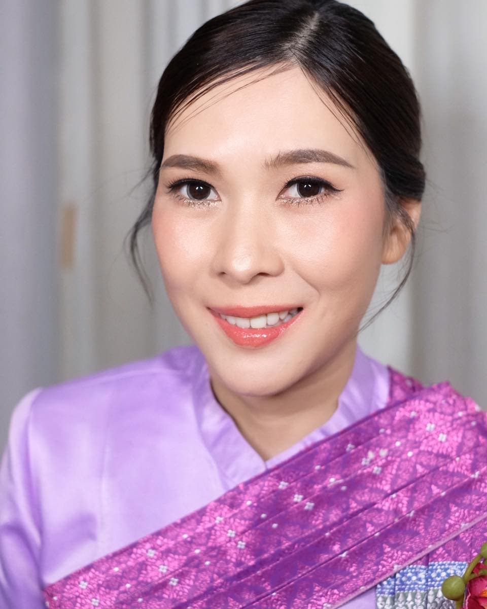 มาในชื่อชุด “สาวการบินไทย”