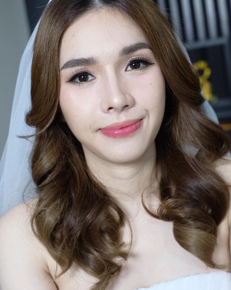 ดูแลหน้า-ผม คุณจูน ถ่ายพรีเวดดิ้ง ค่ะ