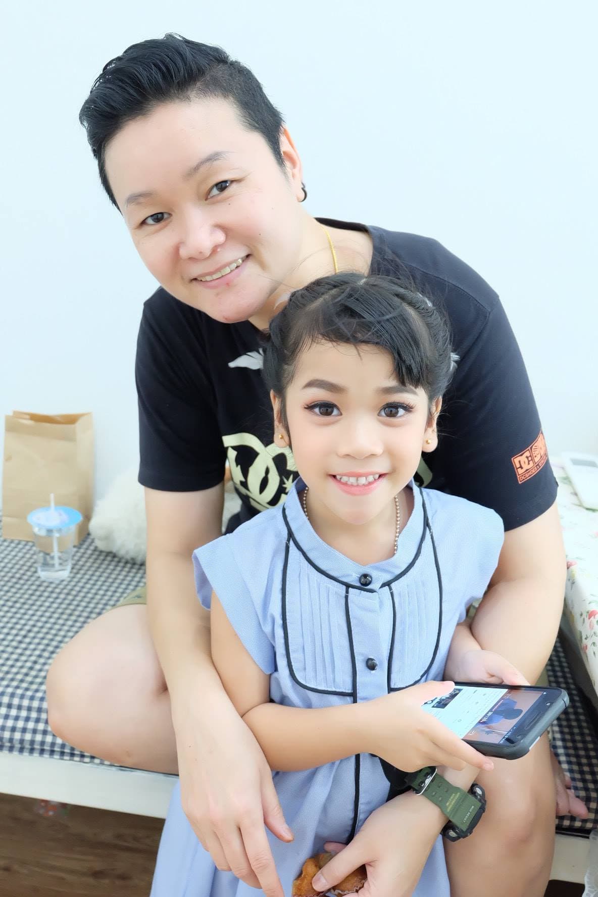 ช่างผมคนเก่ง น้องอิมอิม ยิ้มแก้มปริเลย