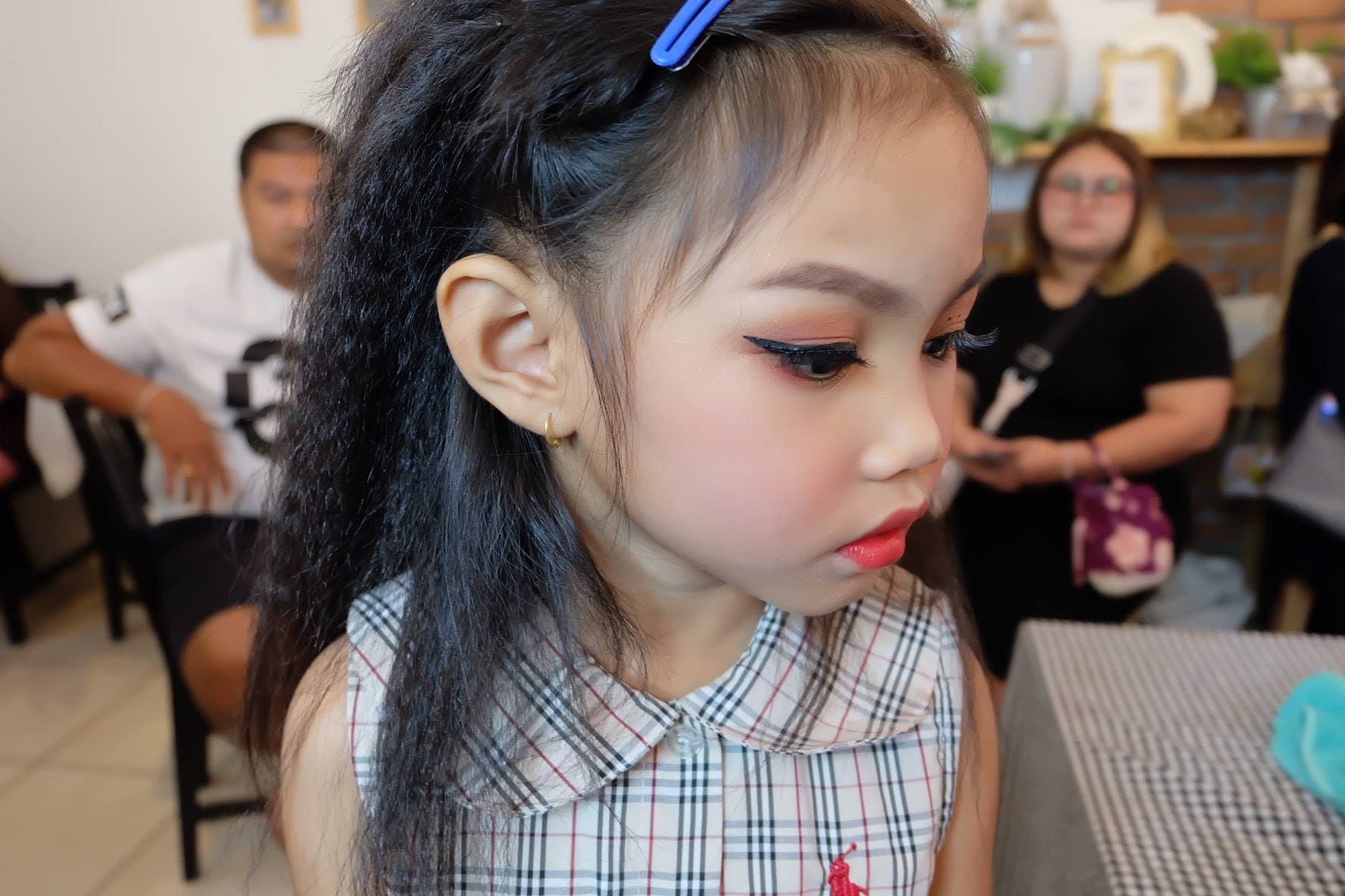 รีวิวการแต่งหน้าสาวน้อย