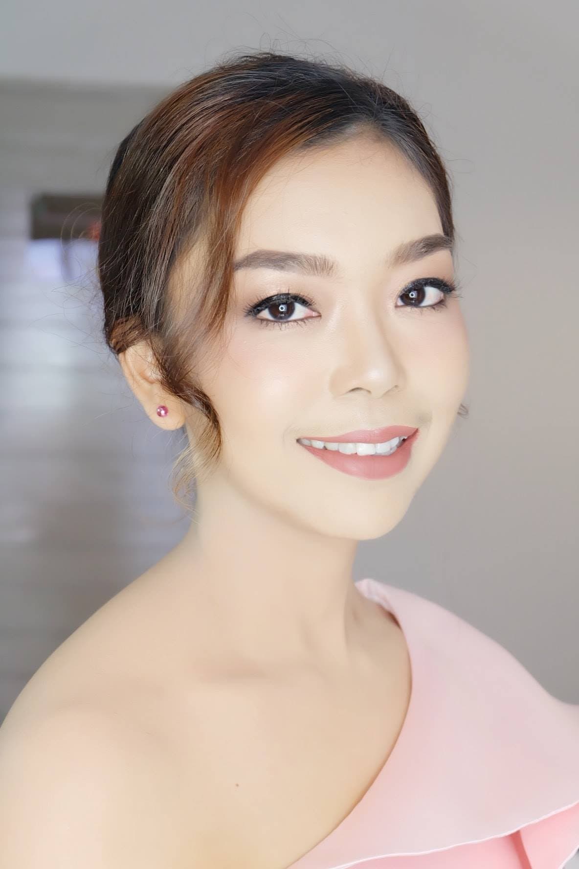 วันนี้มาดูแลหน้าผมให้คุณก้อย  ไปงานแต่งช่วงเย็นค่ะ