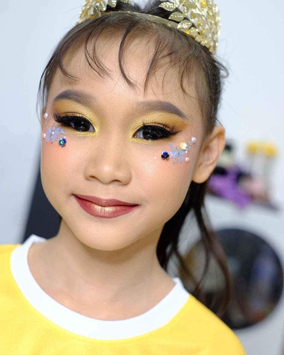 ✨ เช้านี้กับสาวน้อยเชียร์หรีดเดอร์ #สีเหลือง #โรงเรียนราชินี…