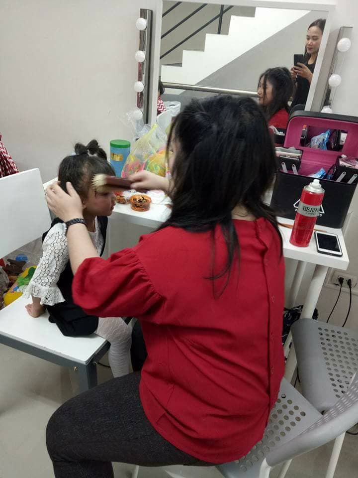 รับงานแต่งหน้า-ทำผมเด็กๆ ไม่จำกัดอายุ ไม่จำกัดเพศค่ะ