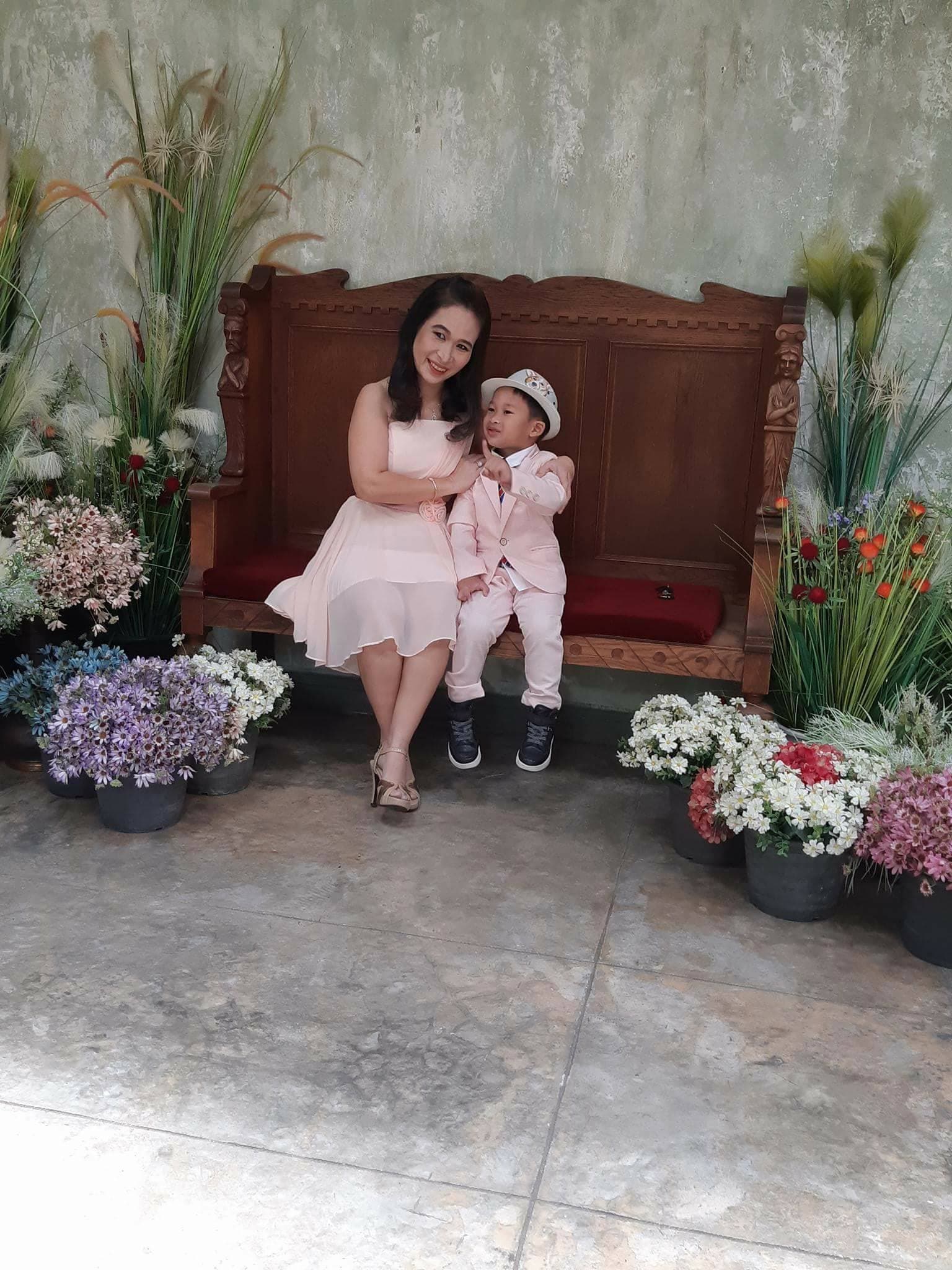 Set ถ่ายคู่แม่ลูก ทางเราก็มีให้บริการแต่งหน้า-ทำผม ทั้งคุณแม…