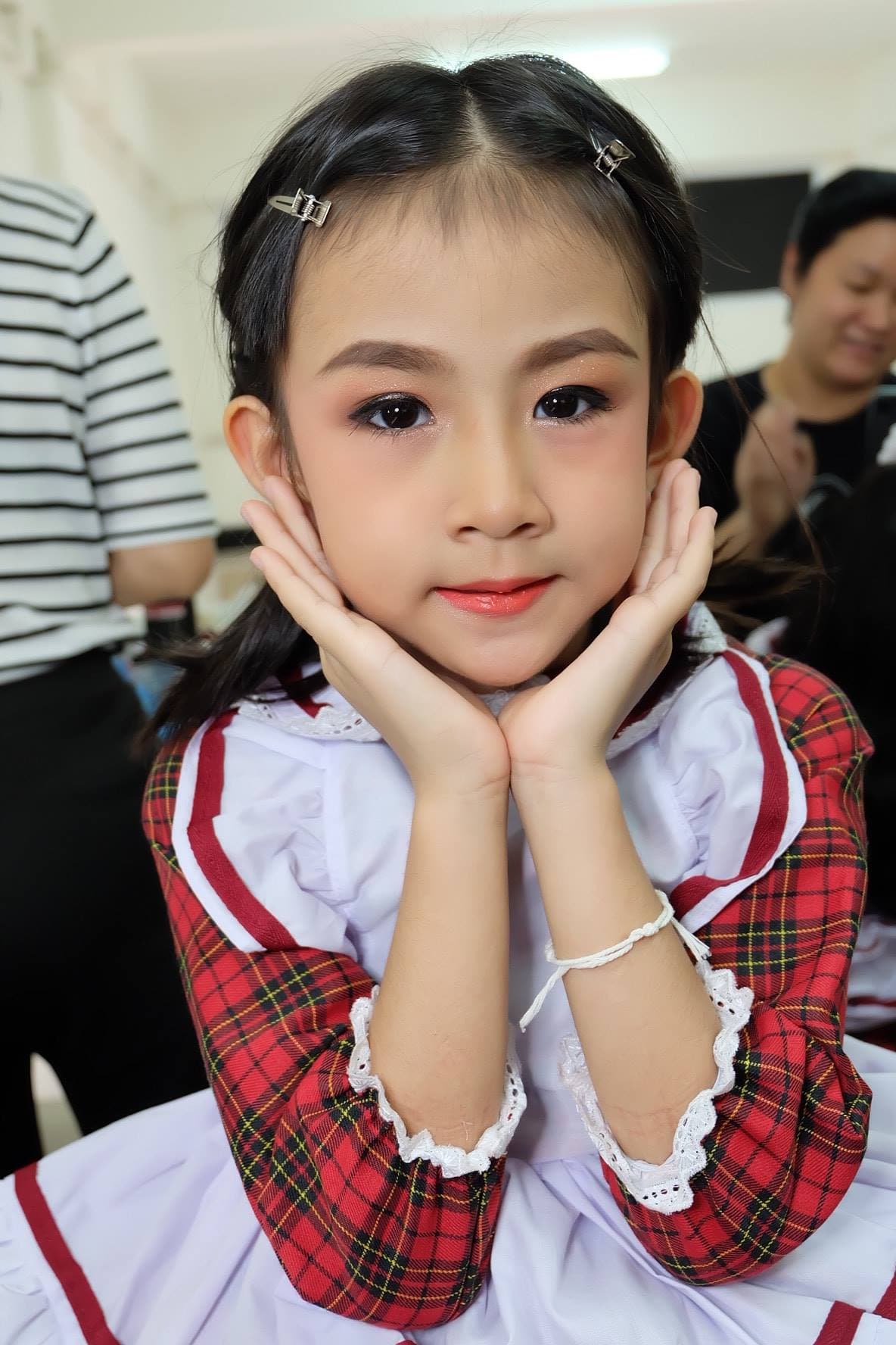 รีวิวสาวน้อย...แต่งหน้าถ่ายแบบ แบรนด์เสื้อผ้าเด็ก