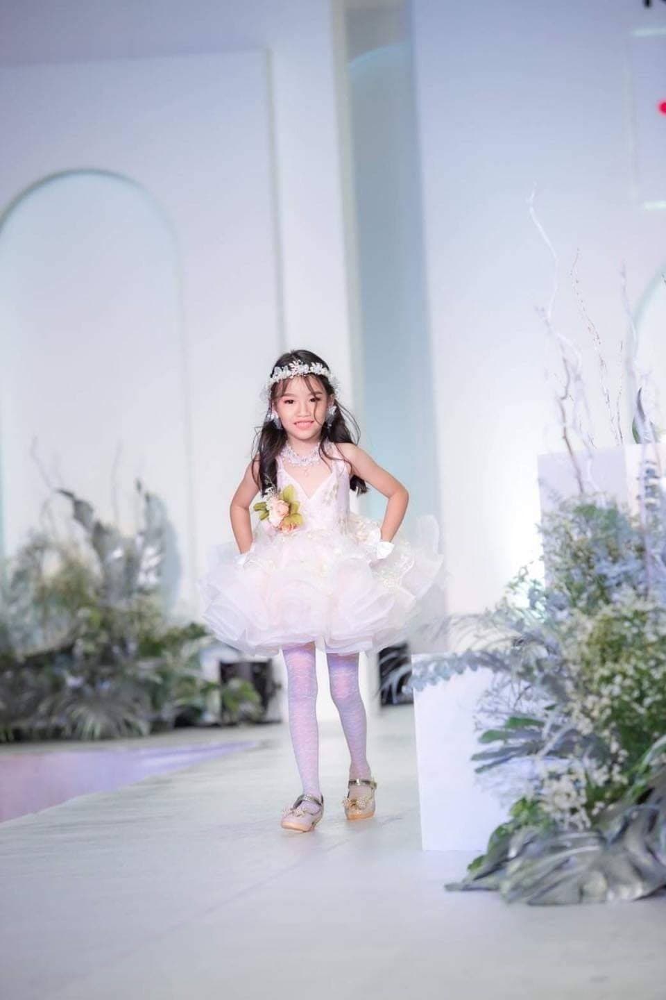 ผลงานการแต่งหน้าเด็ก ในงานเดินแบบ เน้นความน่ารักสดใส สวยสมวั…