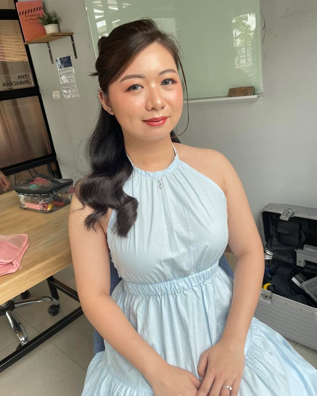 แต่งหน้า-ทำผม ลูกค้าชาวจีน ถ่ายรูปชุดไทยที่วัดอรุนค่ะ
