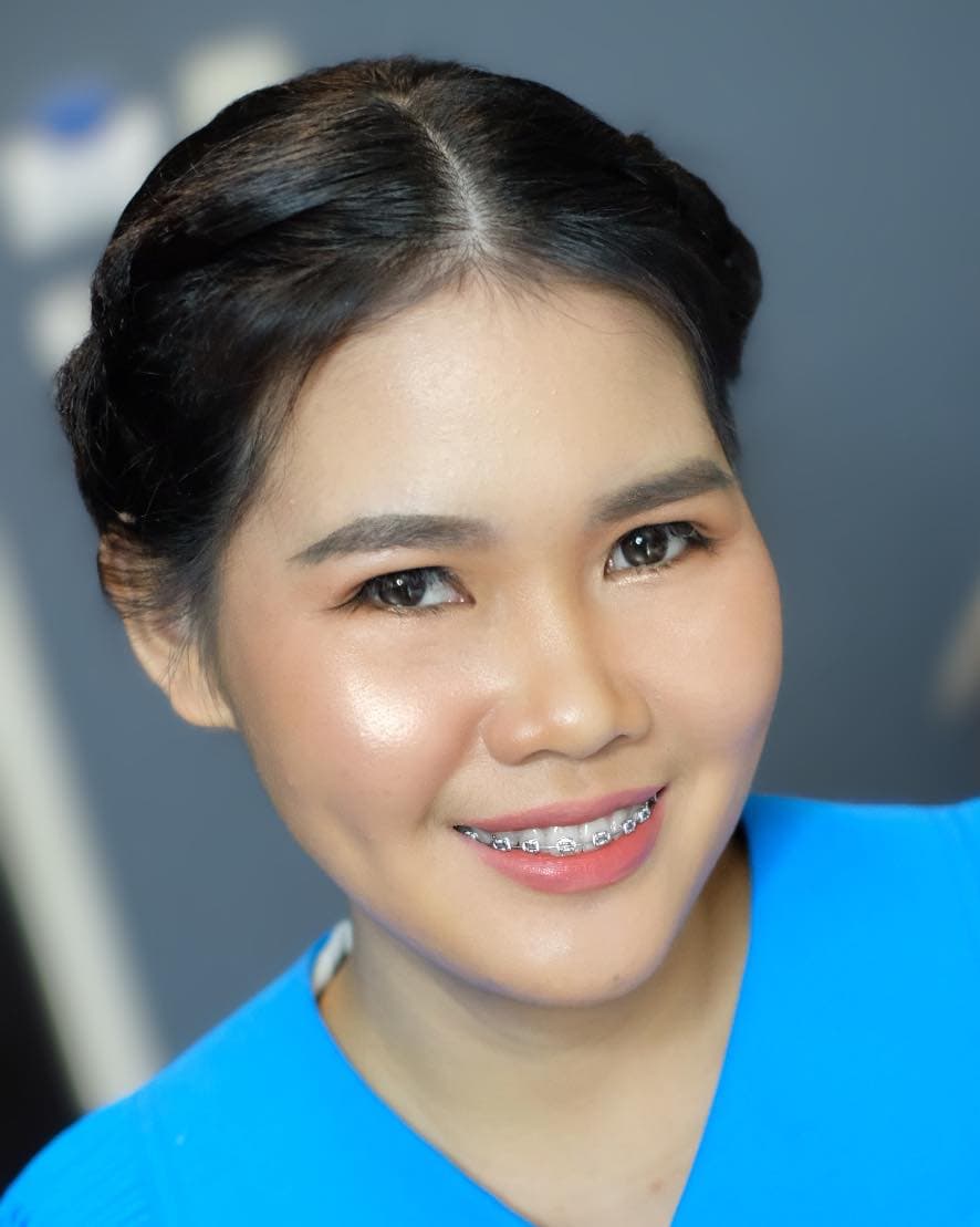 ขอบคุณน้องมากนะคะ ใช้บริการแต่งหน้า-ทำผม รับปริญญา