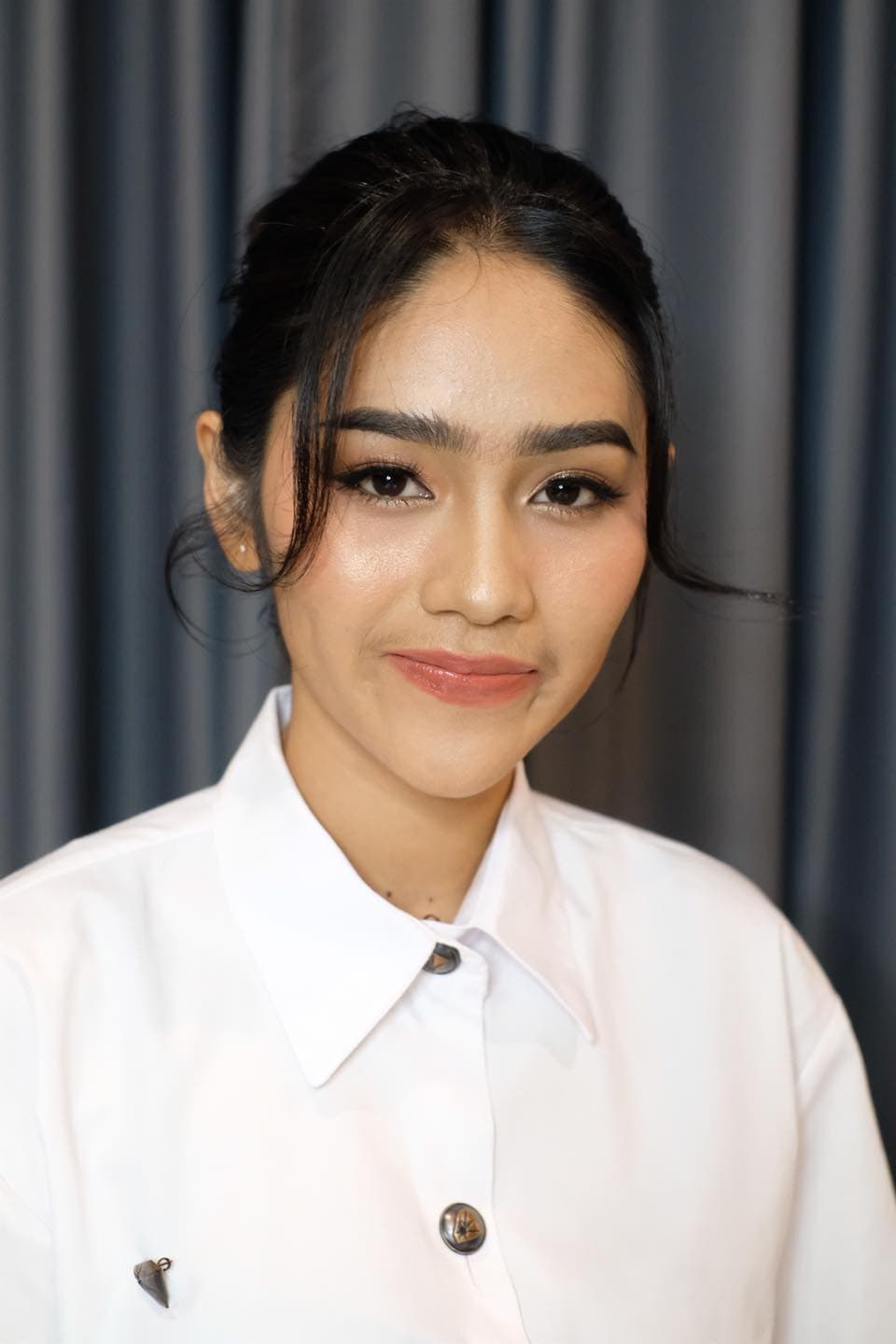 ดูแลหน้า-ผม น้องเบนซ์ สาวม.กรุงเทพฯ น้องสวยคมมากๆๆ ของคุณที่…