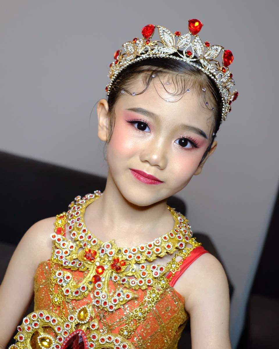 ❤️เต็มเครื่องค่ะ วันนี้น้องมิลิน รับบทถือป้ายกีฬาสี สีแดง จ…