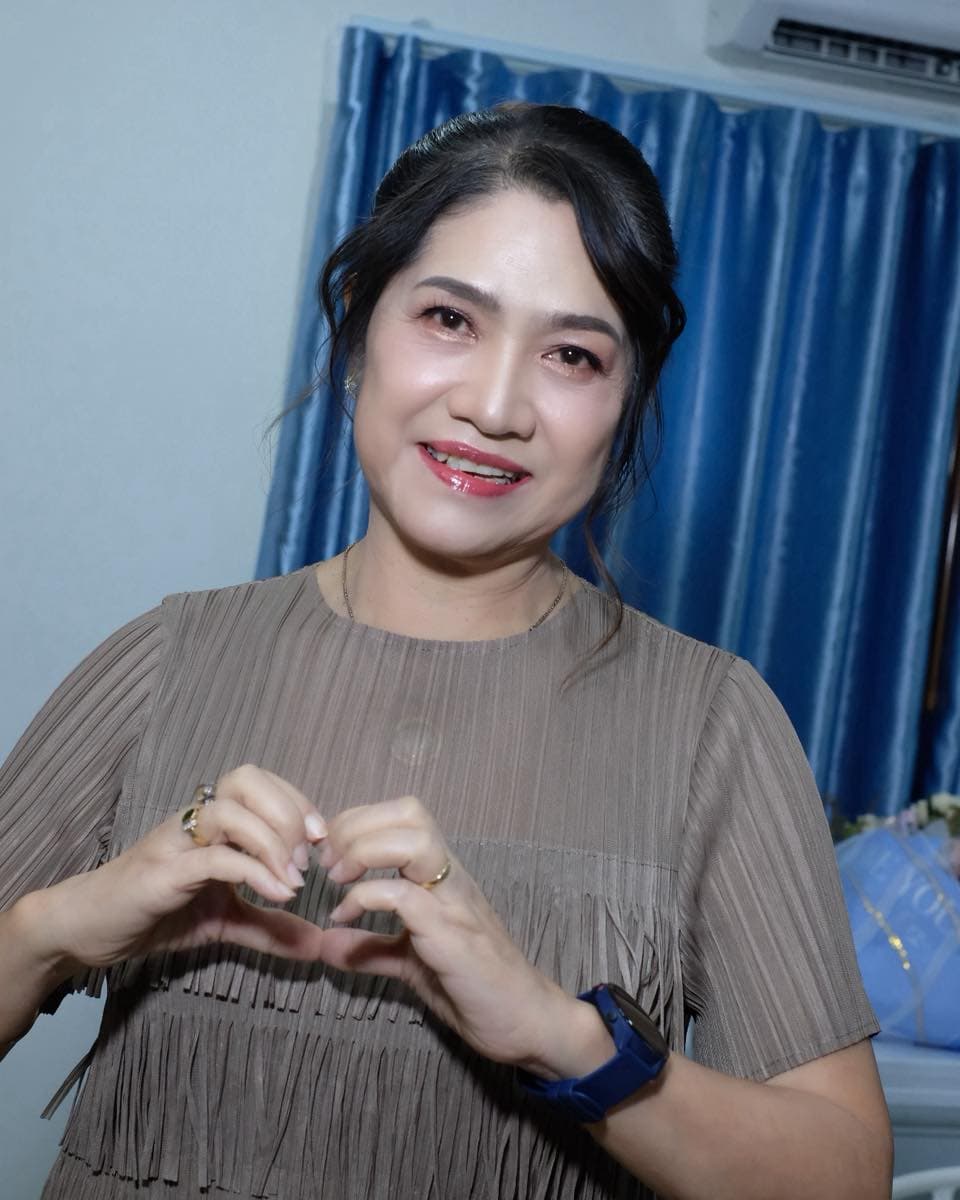 แต่งหน้าทำผมคุณแม่ ร่วมแสดงความยินดี กับงานรับปริญญาของลูกส…